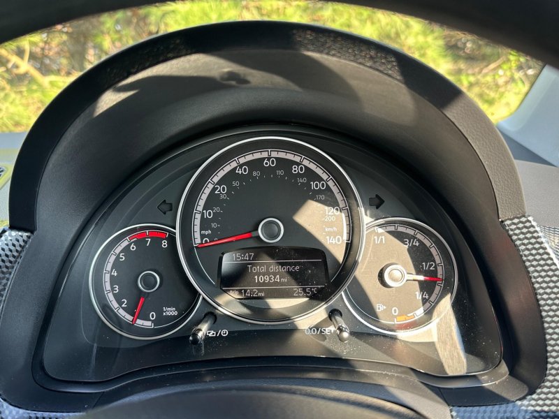 VOLKSWAGEN UP