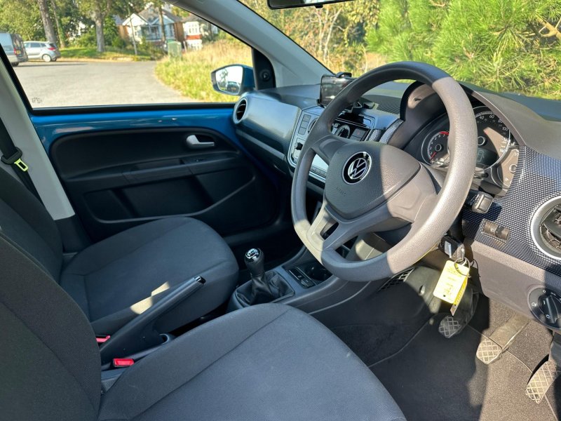 VOLKSWAGEN UP