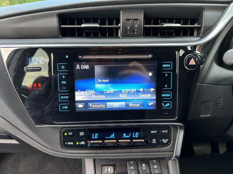 TOYOTA AURIS