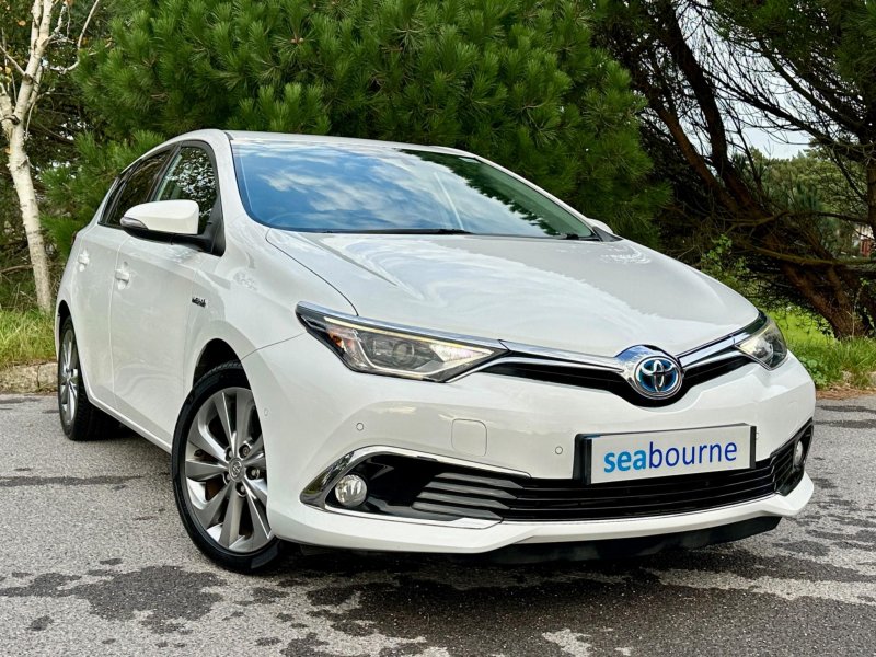 TOYOTA AURIS