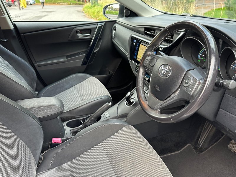 TOYOTA AURIS