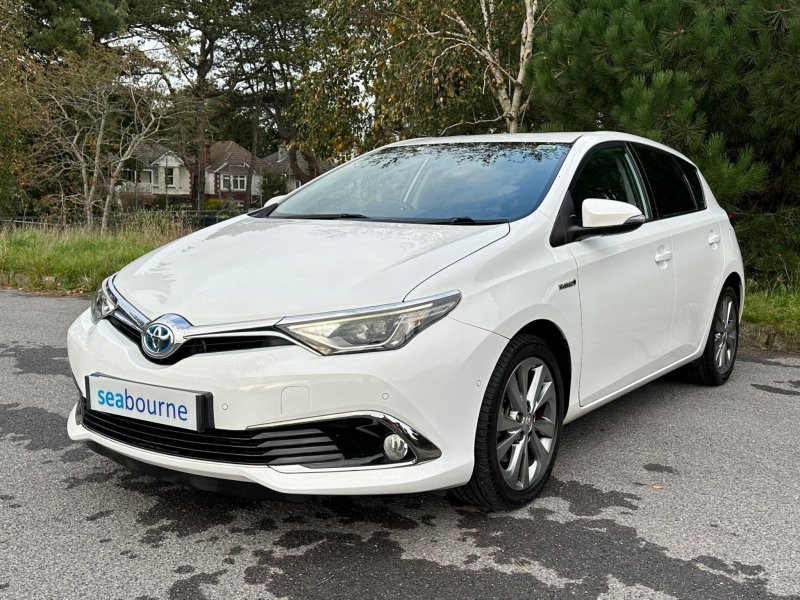 TOYOTA AURIS