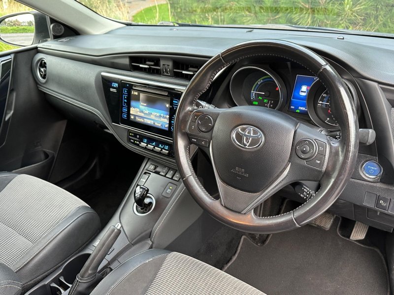 TOYOTA AURIS