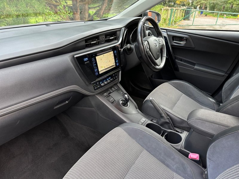 TOYOTA AURIS