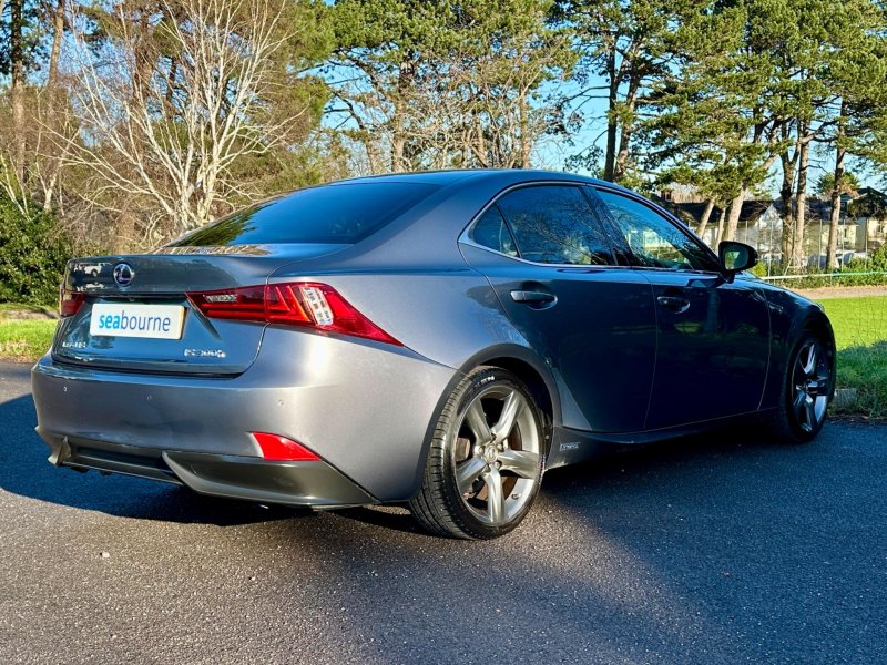LEXUS IS