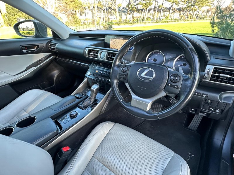 LEXUS IS