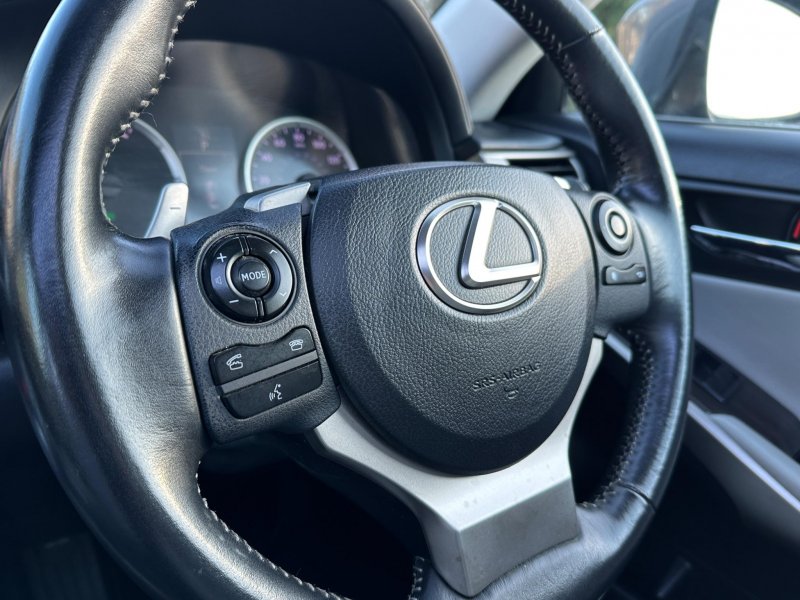 LEXUS IS