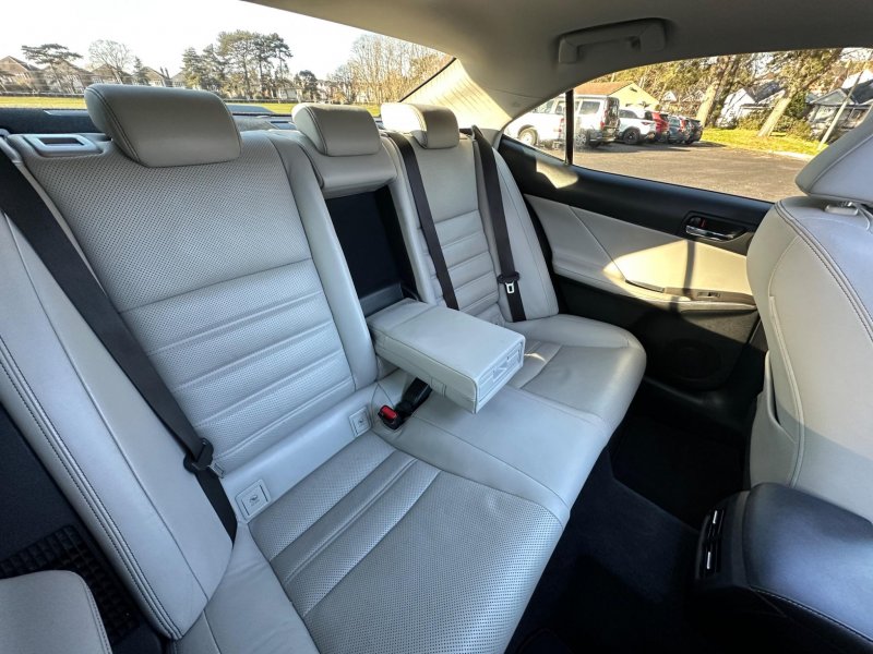 LEXUS IS