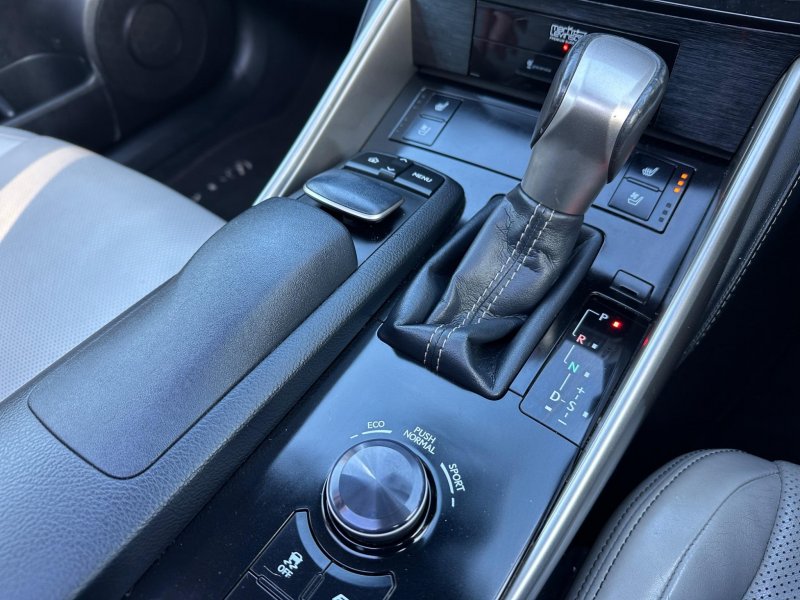 LEXUS IS