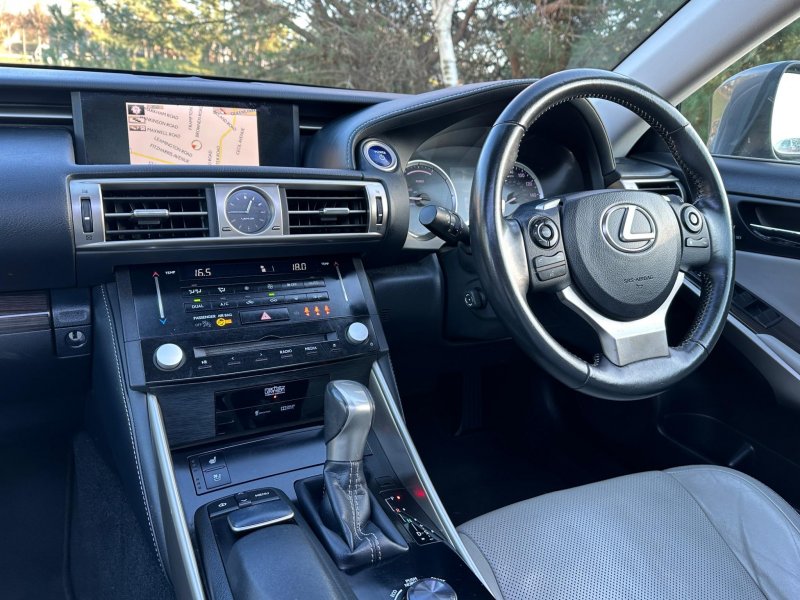 LEXUS IS