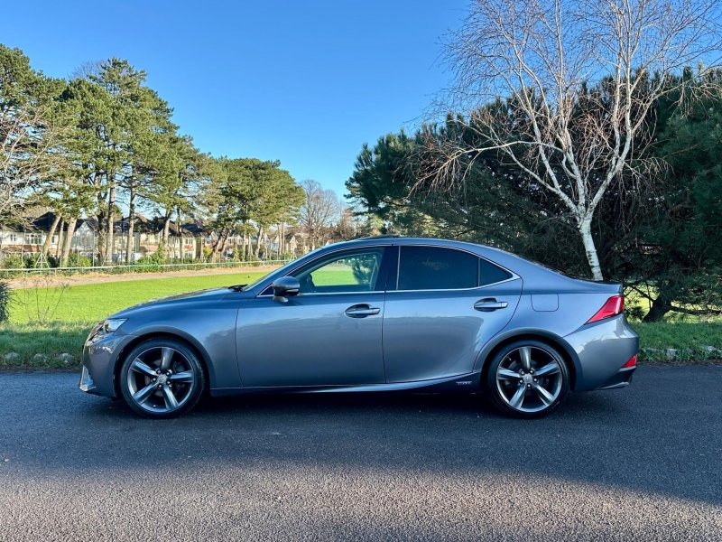 LEXUS IS