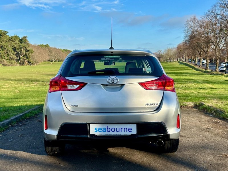 TOYOTA AURIS