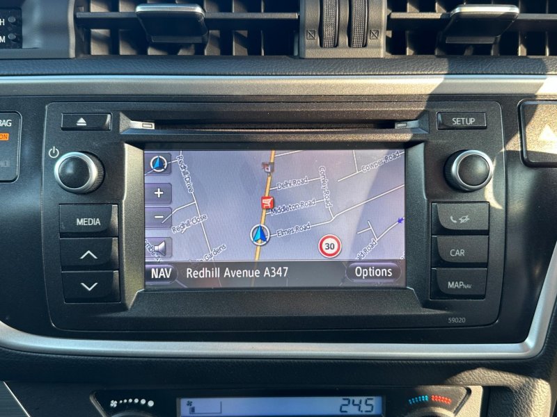TOYOTA AURIS