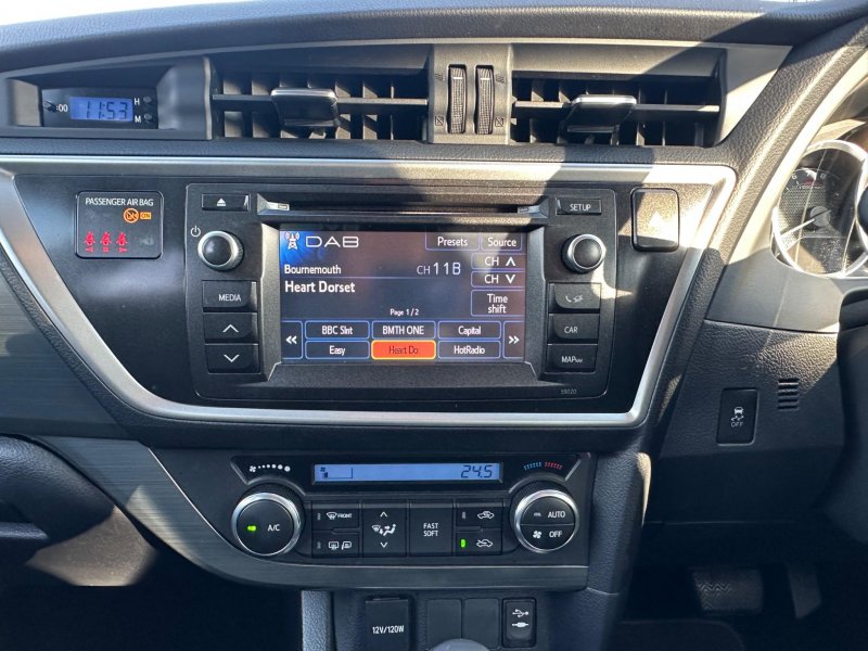 TOYOTA AURIS