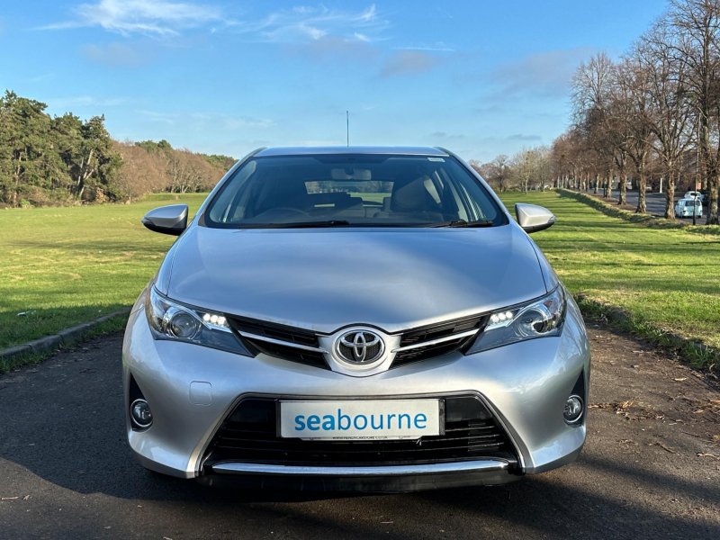TOYOTA AURIS