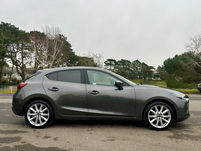 MAZDA MAZDA3