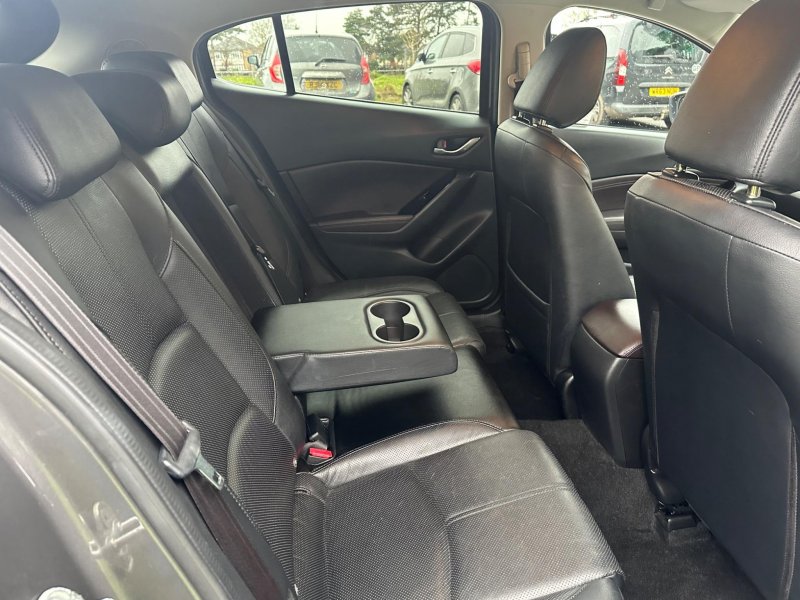 MAZDA MAZDA3
