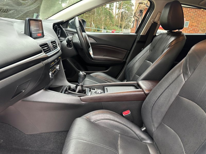 MAZDA MAZDA3